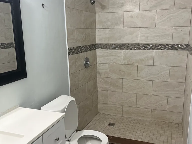 2216 W Skagway Ave — Photo 5