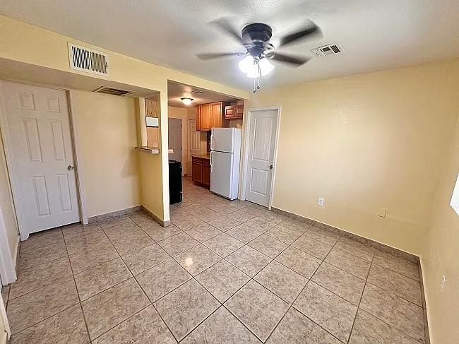3 bed, 750 sqft, $775 — Photo 4