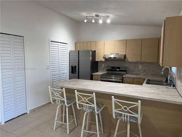 14325 SW 11th Ter — Photo 4
