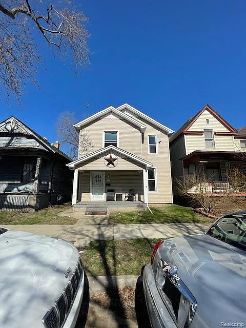 1st image of 798 Distel St