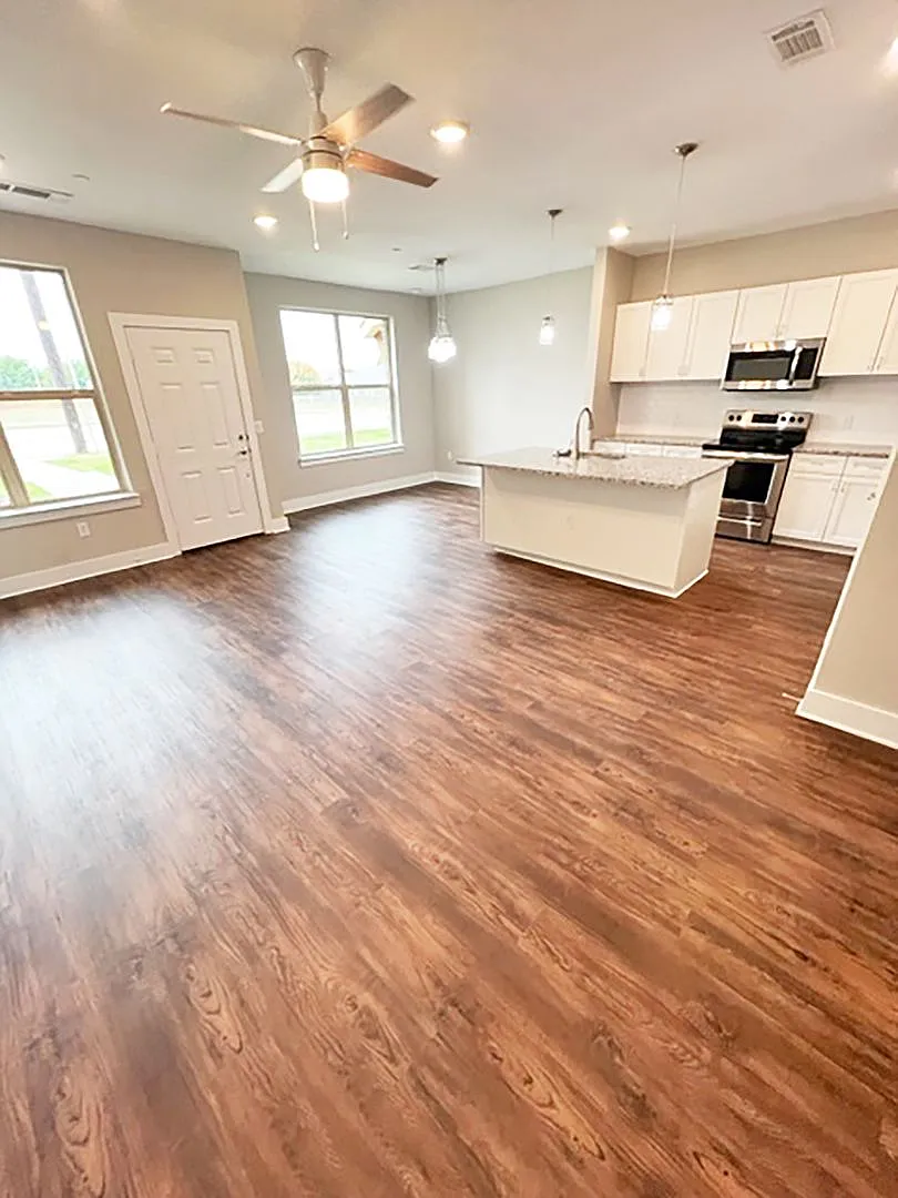 Great 3 Bdrm 2.5 Bath Townhome in Argyle, Tx — Photo 2