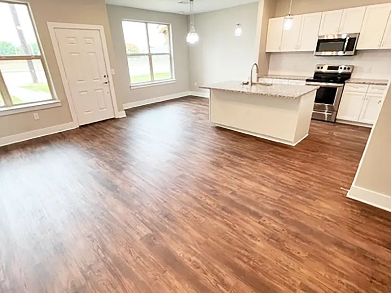 3605 Bonnie Brae St — Photo 2