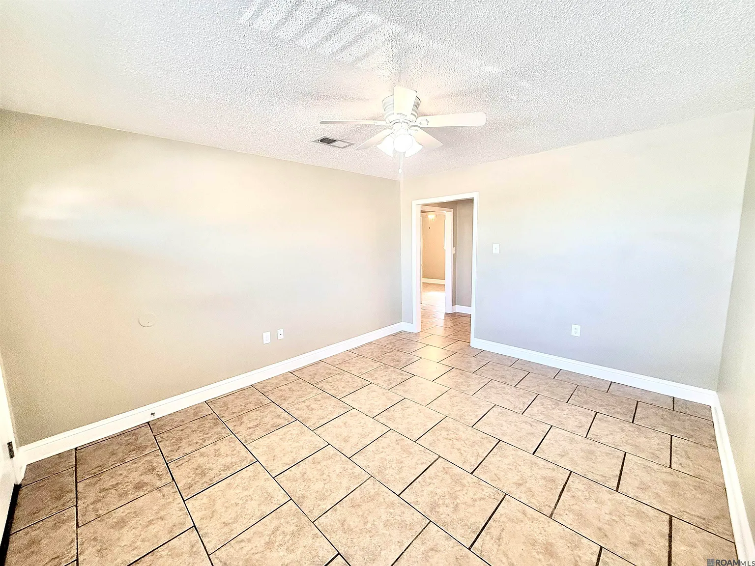 2 bed, 1000 sqft, $1,000 — Photo 2