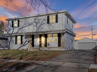 1926 88th St, Kenosha, WI 53143