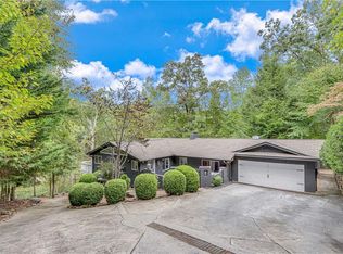 5914 Stuart Dr, Flowery Branch, GA 30542