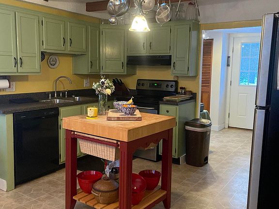 3rd image of 14 Blotz Rd