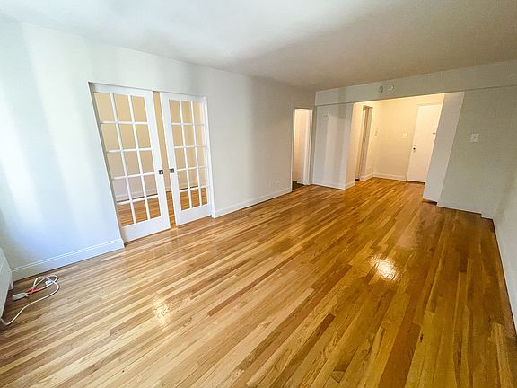 3rd image of 320 W 56th St APT 5E