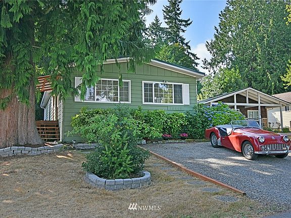 3rd image of 18849 Harris Ave NE