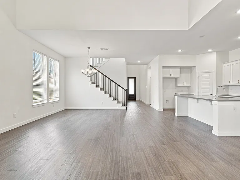 2408 Doncaster Dr — Photo 8