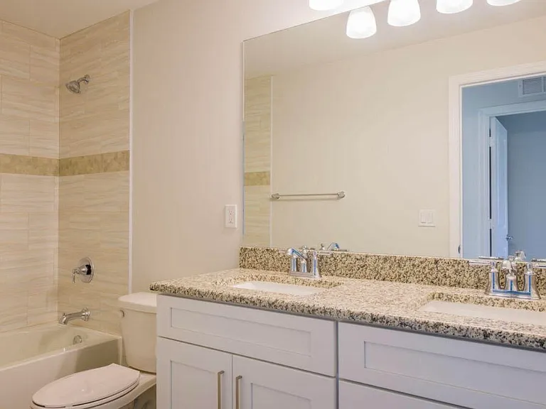 2372 SW Import Dr — Photo 6