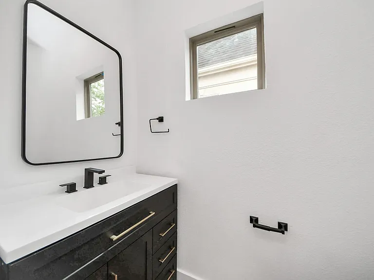5630 Dolores St — Photo 29