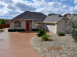 1233 Hilltop Rd, Kerrville, TX 78028