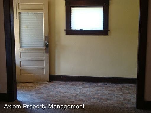 1st image of 1016 Villa Ave
