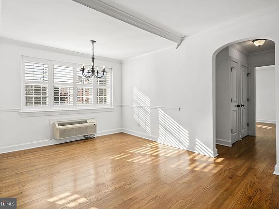 5th image of 820B S Washington St #229