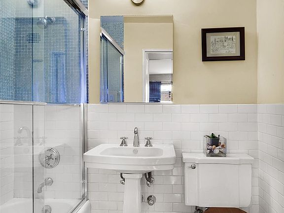 4th image of 201 W 21st St APT 6B