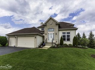 435 Farnsworth Cir, Port Barrington, IL 60010