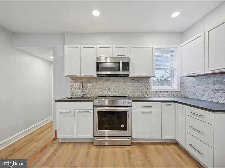 2253 N Delhi St — Photo 10