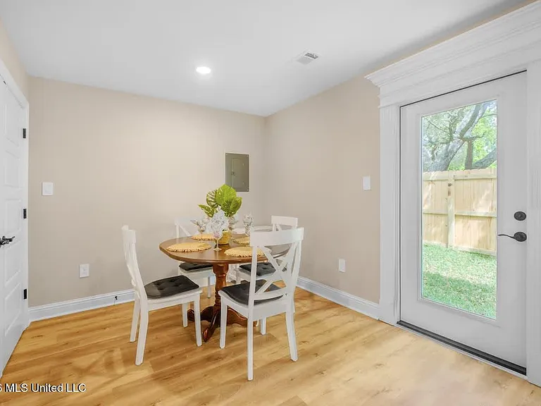 122 Coral Breeze Dr — Photo 11