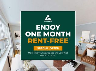 300 Winnett Ave #210, Toronto, ON M6C 3L9