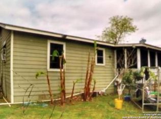 213 E 4th St, Elmendorf, TX 78112