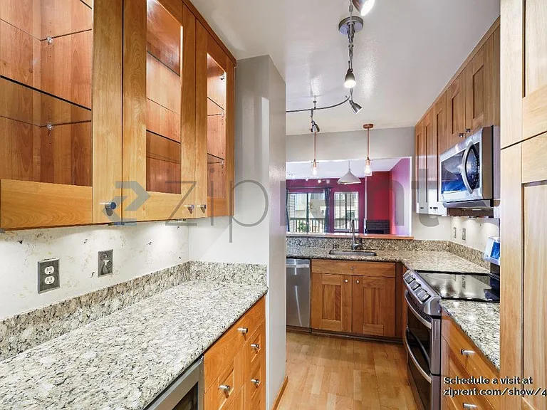 1350 California St #304 — Photo 5