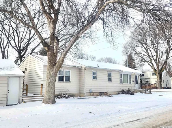 2708 S Adams Ave, Mason City, IA 50401