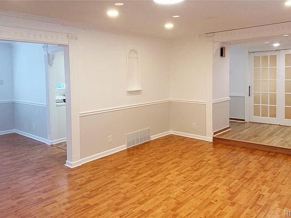5th image of 3709 S Mission Parkway