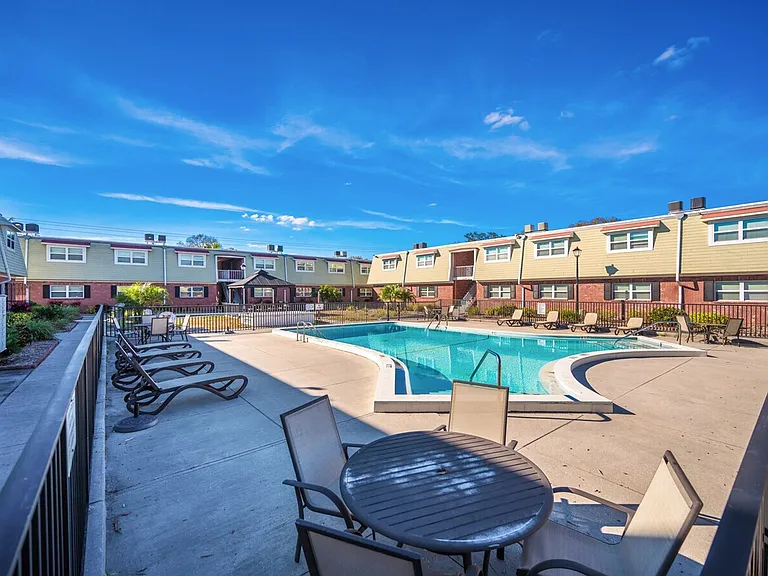 Greenbriar Villa Apartments — Photo 14