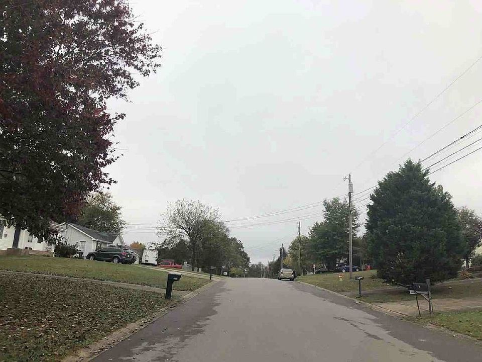 Exterior Neighborhood (street photo)