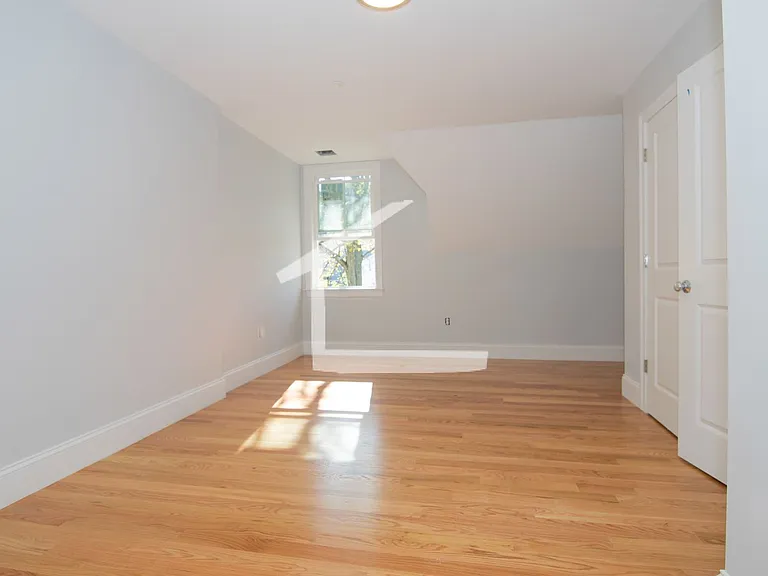28 Murdock St #10 — Photo 12