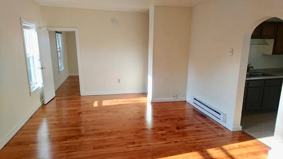 2 bed, 685 sqft, $895 — Photo 2