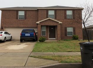 10013 Iron Ridge Dr, Fort Worth, TX 76140