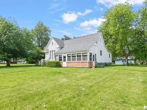 144 S Alkire St, Greenview, IL 62642