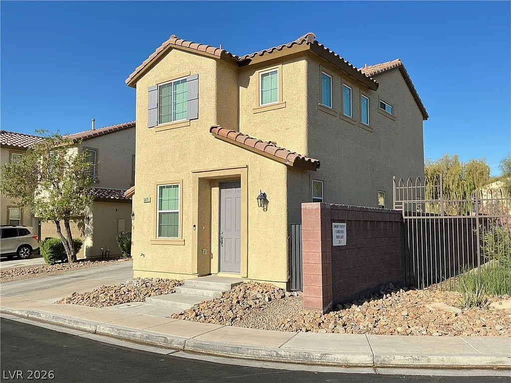 3 bed, 2.5 bath, 1458 sqft, $1,925 — Photo 3