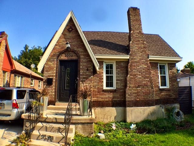 1st image of 1039 E Logan Ave