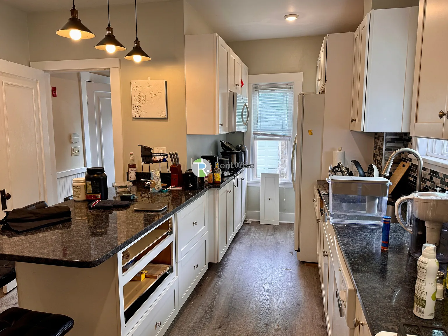 3 bed, 1.0 bath, $4,050 — Photo 2
