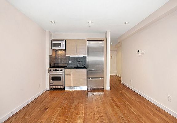 3rd image of 215 E 81st St APT 3E