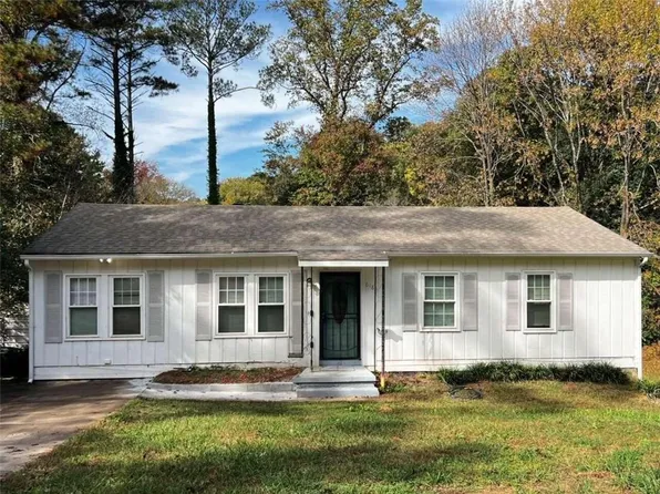 6185 Bermuda St, Forest Park, GA 30297