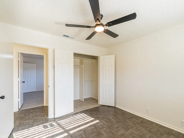 625 Woodhaven Pl — Photo 22