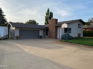 548 5th Ave SW, Dickinson, ND 58601