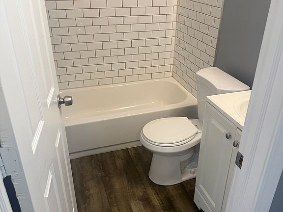 2nd image of 2117 Winfield Ave #2117