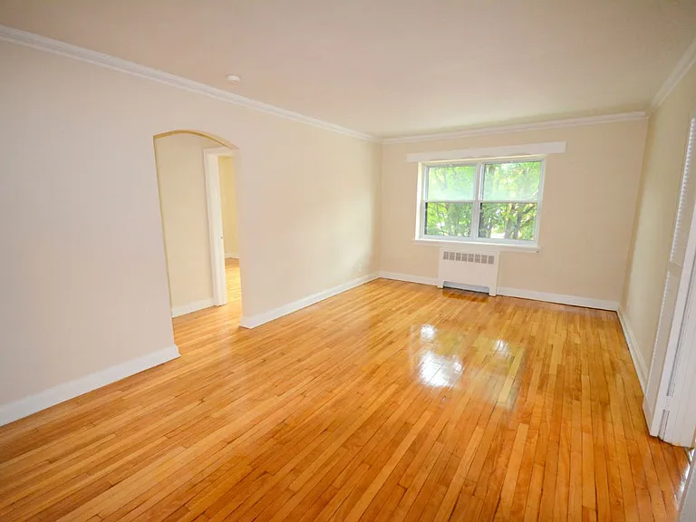 385 Besserer St — Photo 8