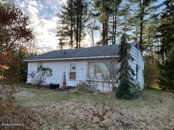 704 S Main St, Sheffield, MA 01257