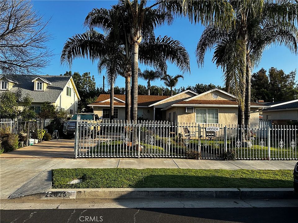 1st image of 22625 Kittridge St