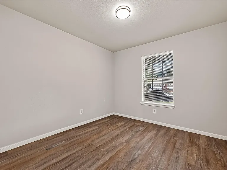 4923 Sandalwood Ave — Photo 10