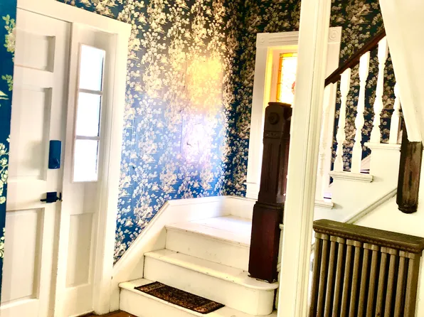 66 Huntington St #1, Lowell, MA 01852