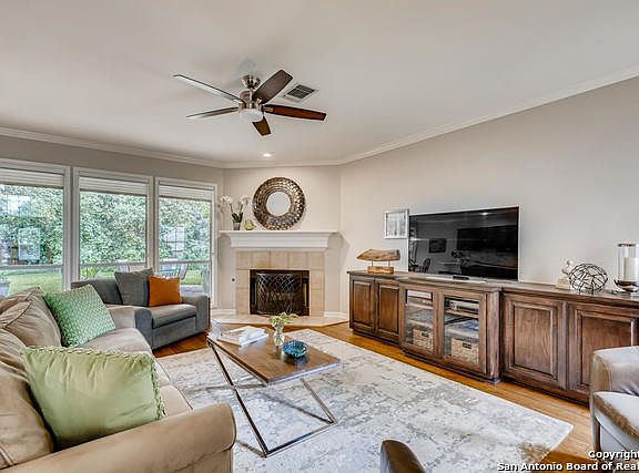 4th image of 2211 Pinoak Knls