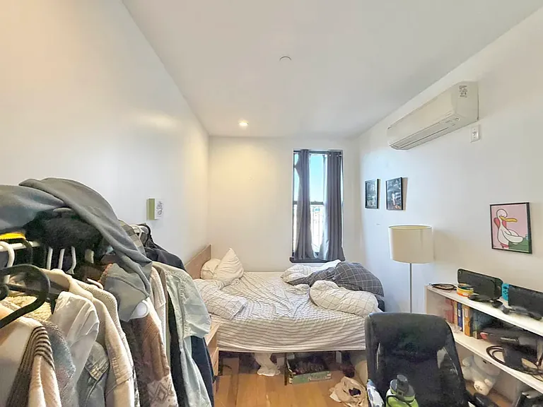 172 Suydam St #4L — Photo 4