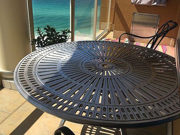 Balcony w/electric grill