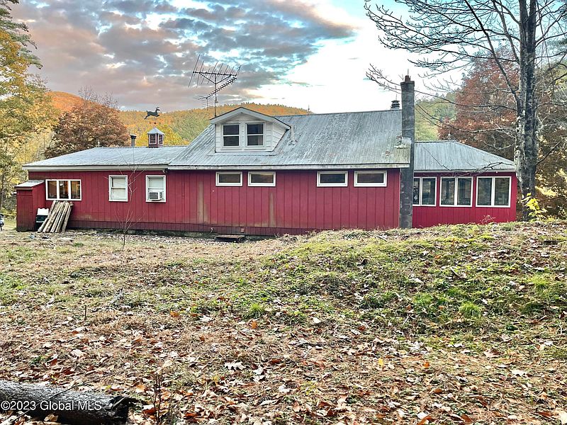 3rd image of 420 Warrensburg Road